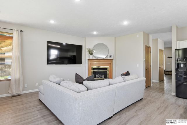 4749 S 194 Avenue, Omaha, NE 68135