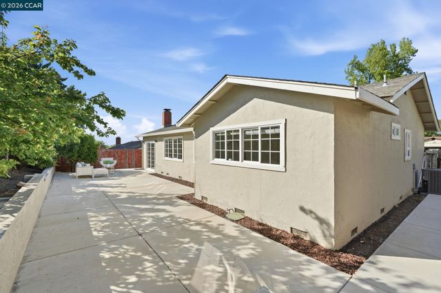 2313 Panoramic Dr, Concord, CA 94520