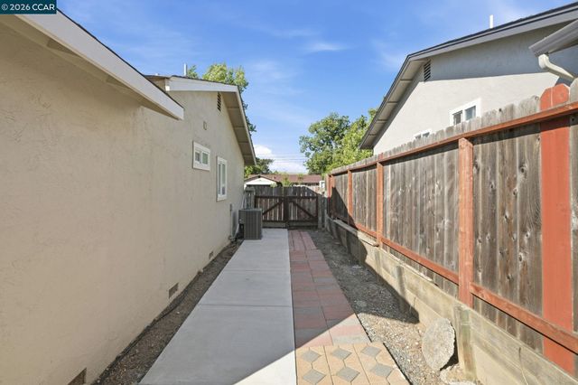 2313 Panoramic Dr, Concord, CA 94520