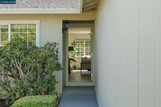 2313 Panoramic Dr, Concord, CA 94520