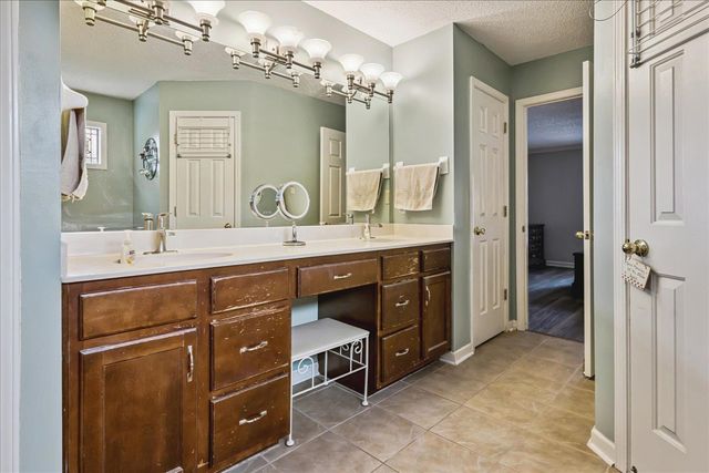 1736 SWANSEA CV, Memphis, TN 38016
