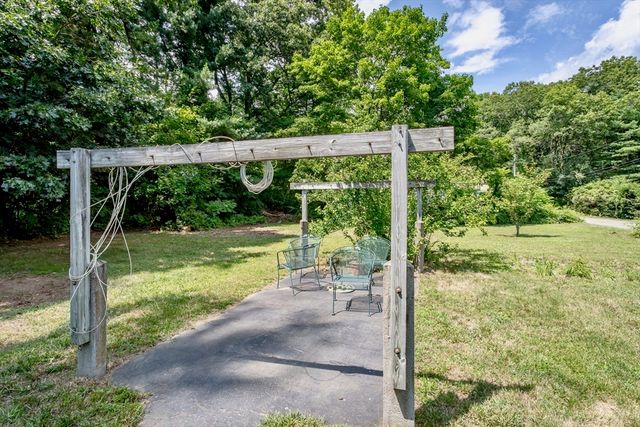 94 Holyoke Road, Westfield, MA 01085