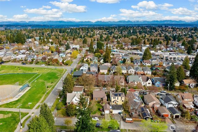 8053 Brooklyn Avenue NE, Seattle, WA 98115