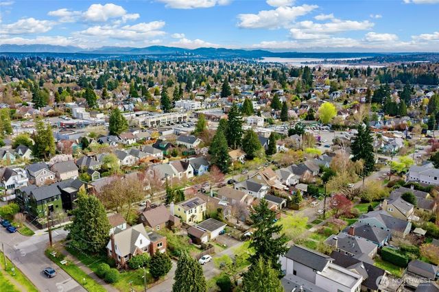 8053 Brooklyn Avenue NE, Seattle, WA 98115