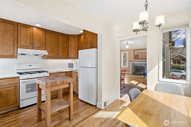 8053 Brooklyn Avenue NE, Seattle, WA 98115