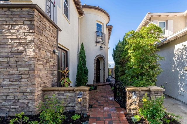 2225 David Place, Carlsbad, CA 92008