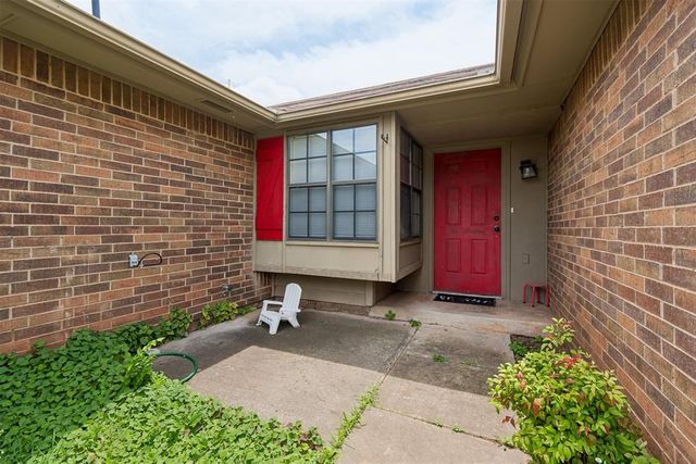 2004 Silver Fox Drive, Edmond, OK 73003