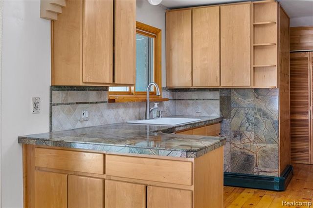 21417 Parker Street, Farmington Hills, MI 48336