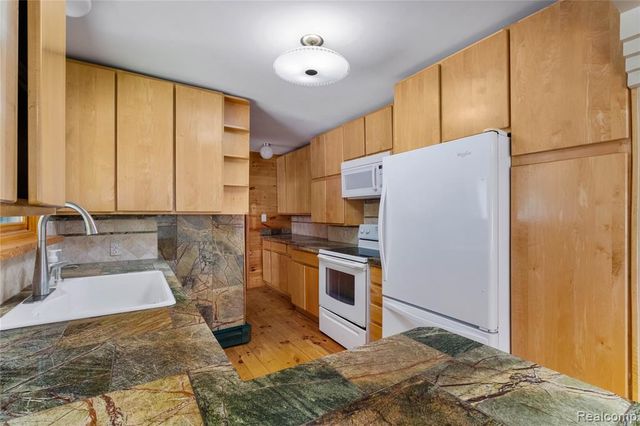 21417 Parker Street, Farmington Hills, MI 48336