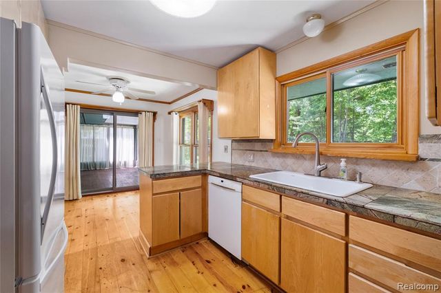 21417 Parker Street, Farmington Hills, MI 48336