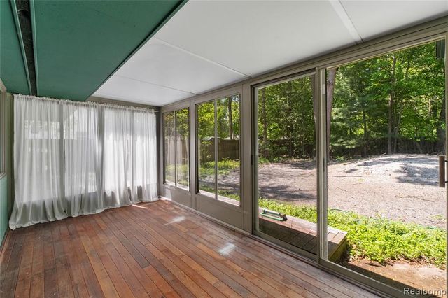 21417 Parker Street, Farmington Hills, MI 48336