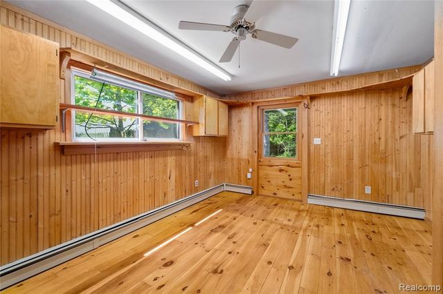 21417 Parker Street, Farmington Hills, MI 48336