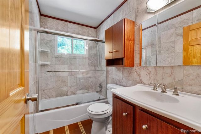 21417 Parker Street, Farmington Hills, MI 48336
