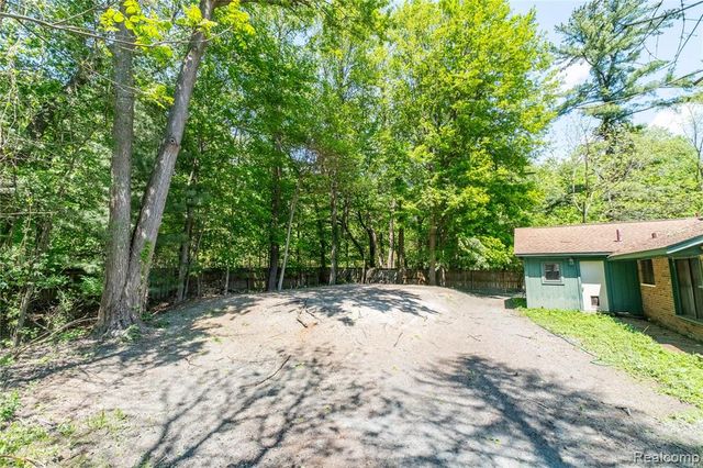 21417 Parker Street, Farmington Hills, MI 48336