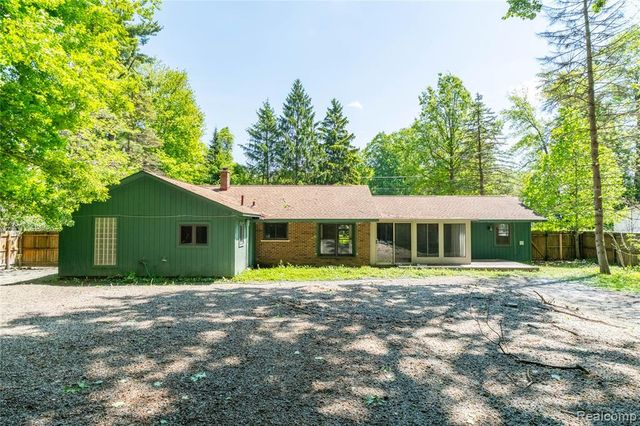 21417 Parker Street, Farmington Hills, MI 48336