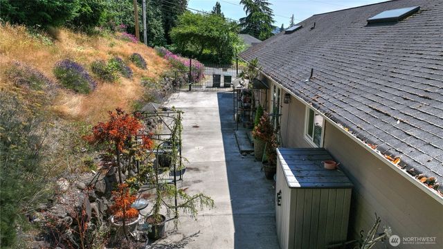 6517 12th Street E, Fife, WA 98424
