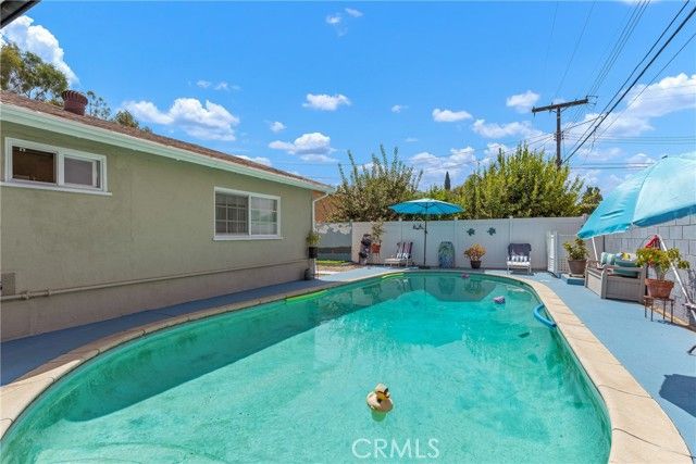 8521 Gloria, North Hills (los Angeles), CA 91343