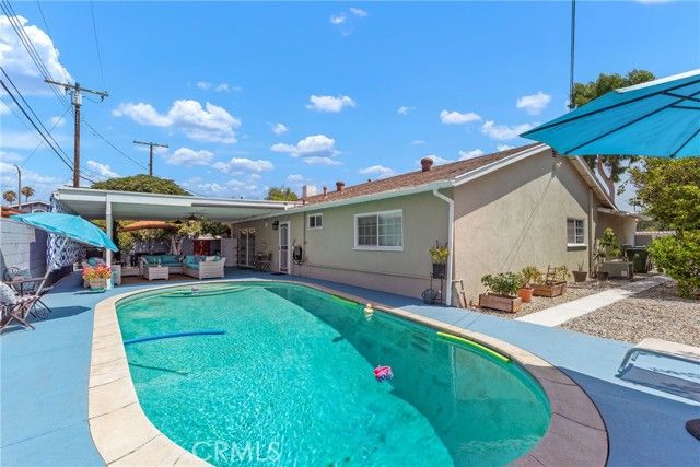 8521 Gloria, North Hills (los Angeles), CA 91343