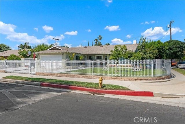 8521 Gloria, North Hills (los Angeles), CA 91343