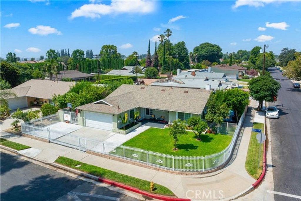 8521 Gloria, North Hills (los Angeles), CA 91343