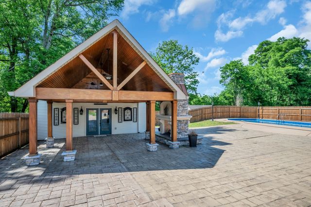 213 McCreary Hts, Dickson, TN 37055