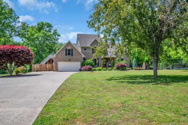 213 McCreary Hts, Dickson, TN 37055