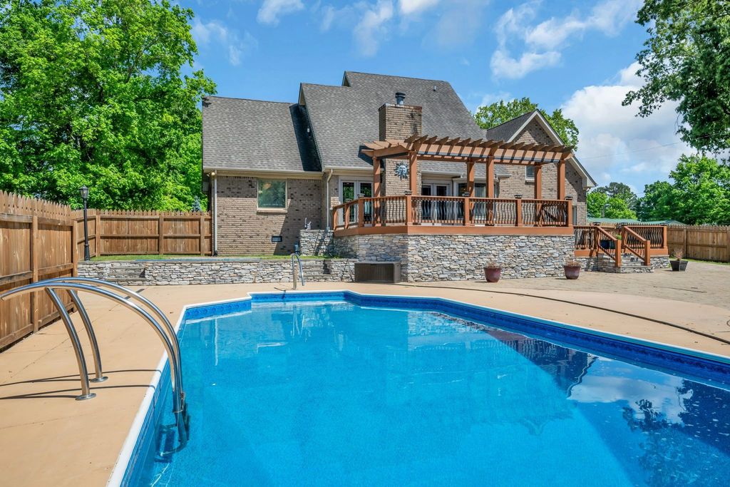 213 McCreary Hts, Dickson, TN 37055