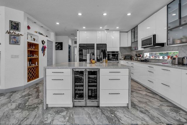 15643 Messina Isle Court, Delray Beach, FL 33446