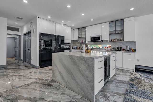 15643 Messina Isle Court, Delray Beach, FL 33446