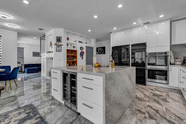 15643 Messina Isle Court, Delray Beach, FL 33446