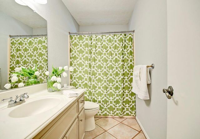 609 Mary Ann Drive, Friendswood, TX 77546