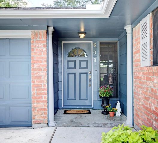 609 Mary Ann Drive, Friendswood, TX 77546