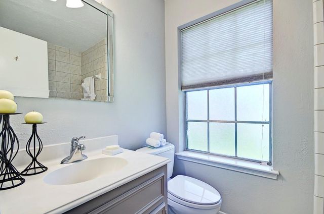 609 Mary Ann Drive, Friendswood, TX 77546
