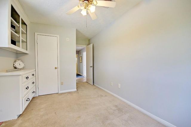 609 Mary Ann Drive, Friendswood, TX 77546