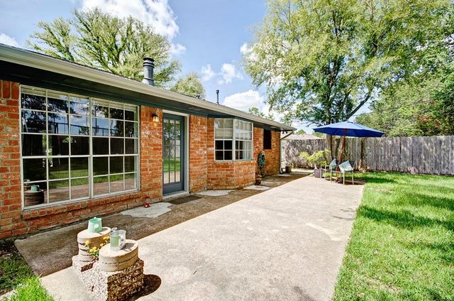 609 Mary Ann Drive, Friendswood, TX 77546