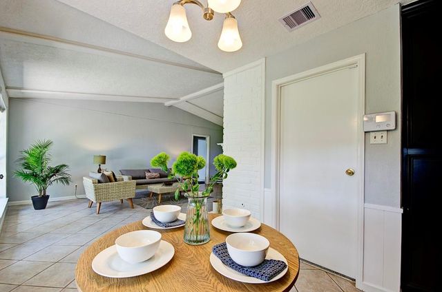 609 Mary Ann Drive, Friendswood, TX 77546