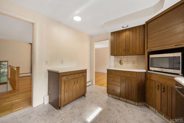 100 Eden Roc Circle, Dewitt, NY 13214