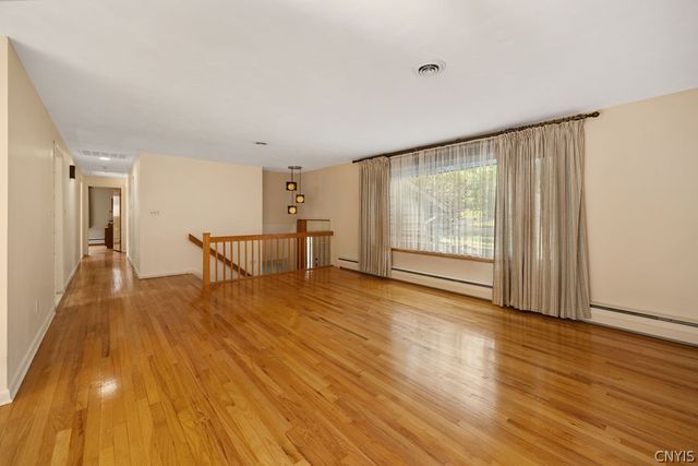100 Eden Roc Circle, Dewitt, NY 13214
