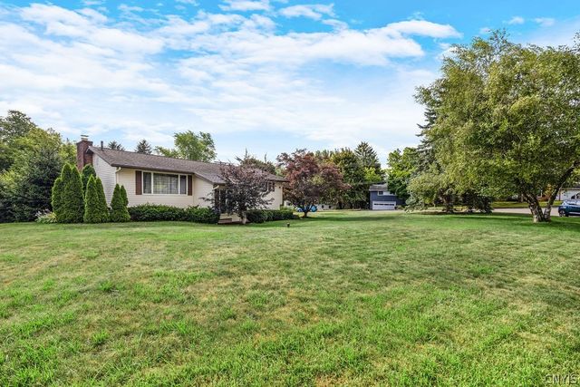 100 Eden Roc Circle, Dewitt, NY 13214