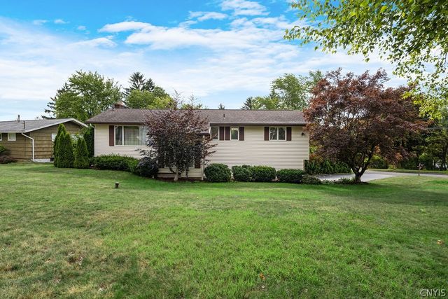 100 Eden Roc Circle, Dewitt, NY 13214