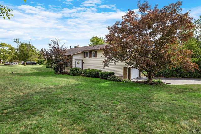 100 Eden Roc Circle, Dewitt, NY 13214