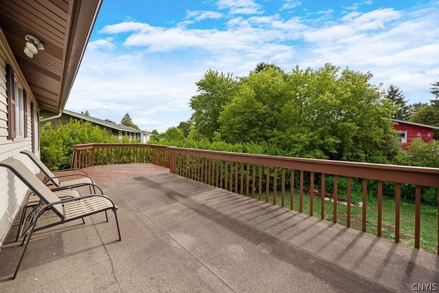 100 Eden Roc Circle, Dewitt, NY 13214