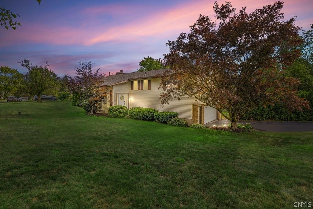 100 Eden Roc Circle, Dewitt, NY 13214