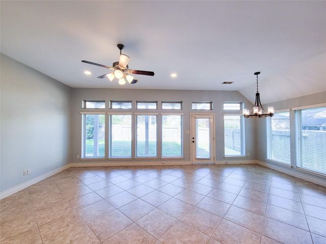 106 Colina Vista Way, Montgomery, TX 77316