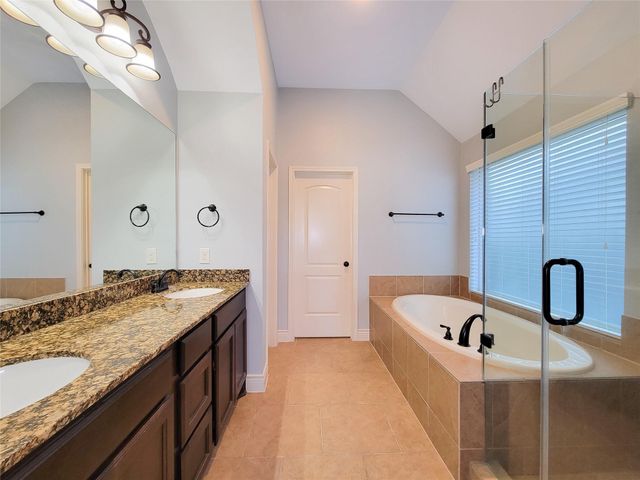 106 Colina Vista Way, Montgomery, TX 77316