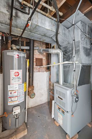 10214 S La Salle Street, Chicago, IL 60628