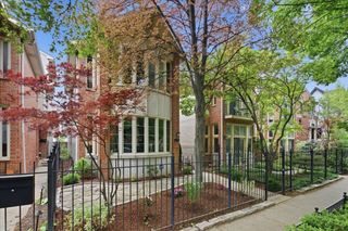 1209 W ROSCOE Street, Chicago, IL 60657