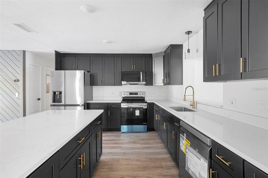 Image 11 of property listing at 1812 BAYWOOD AVENUE, Orlando, FL 32818