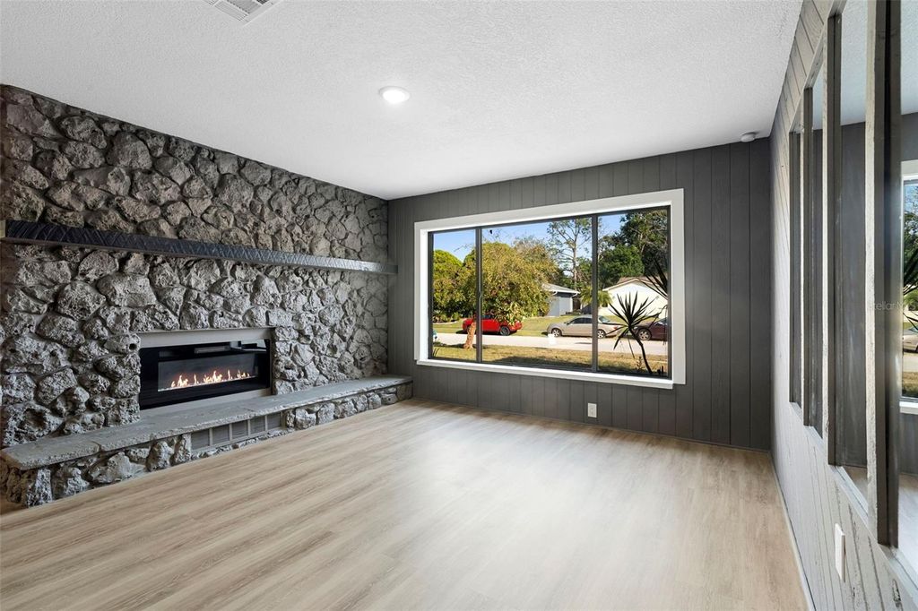 Image 15 of property listing at 1812 BAYWOOD AVENUE, Orlando, FL 32818