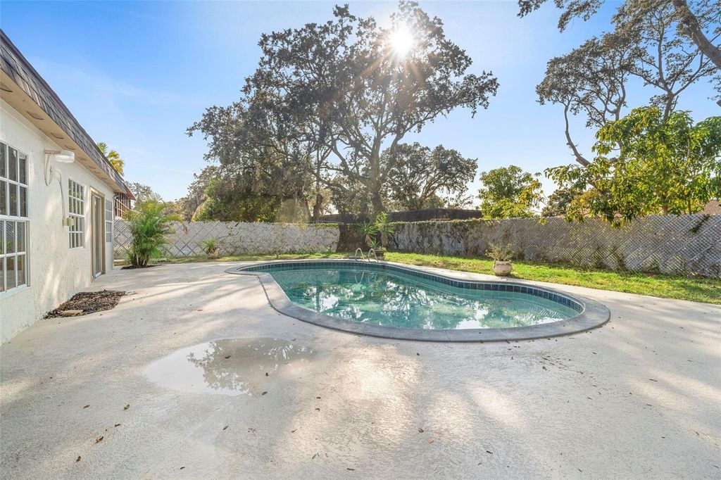 Image 4 of property listing at 1812 BAYWOOD AVENUE, Orlando, FL 32818